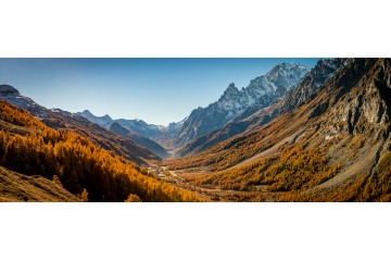 TRIANGLE IMMERSIF - Val Ferret - Limited Edition - © Because Image TRIANGLE IMMERSIF - Val Ferret - Limited Edition - © Because Image