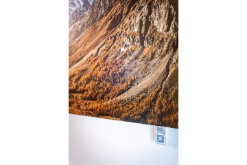 Vue de détail support QR Code - TRIANGLE IMMERSIF - Val Ferret - Limited Edition - © Because Image Vue de détail support QR Code - TRIANGLE IMMERSIF - Val Ferret - Limited Edition - © Because Image