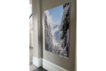 Photo Fenêtre enneigée - Open Edition - Finitions et cadres personnalisables - © Because Image